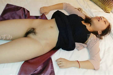 【经典MJ】哄骗美女模特下Y迷J全程死猪毫无反应，道具摆弄随意玩407P+3V【1.16G】